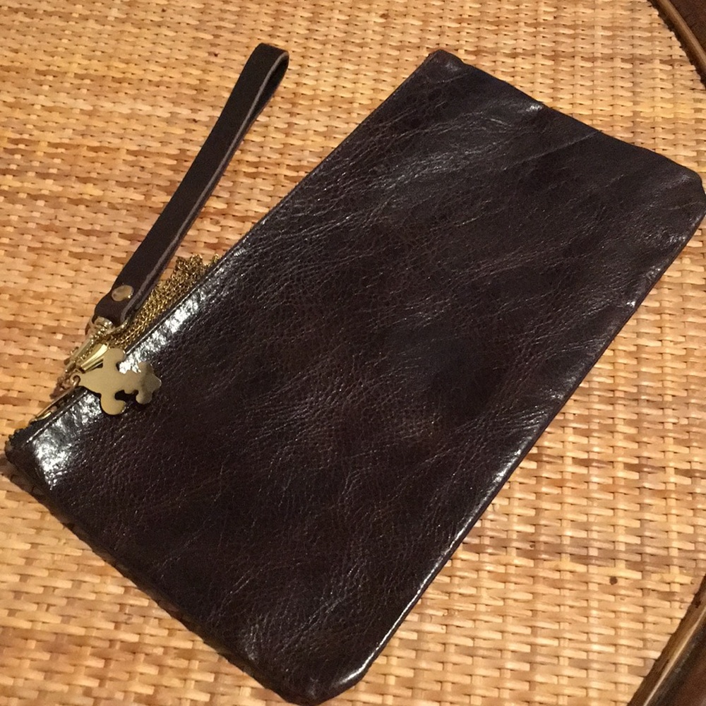 Moss Mills Brown clutch with fleur de lis charm